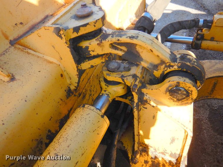 image for item DN1245 2000 John Deere 450H  dozer