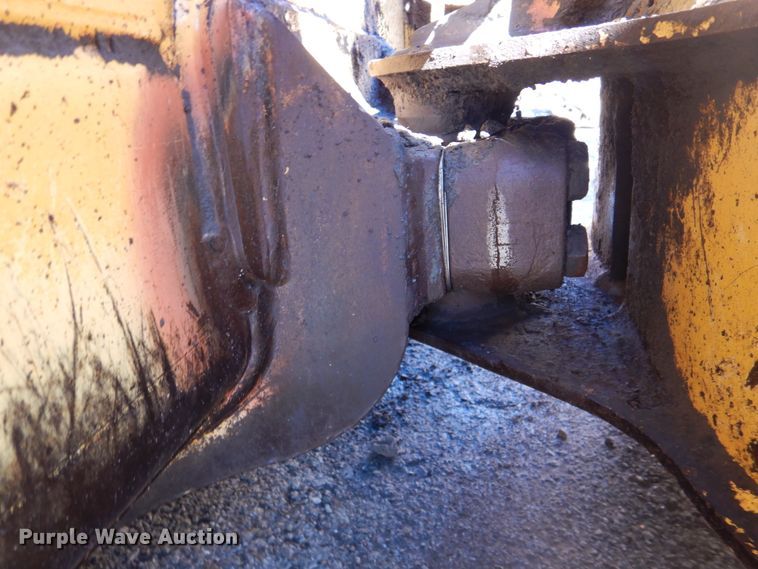 image for item DN1245 2000 John Deere 450H  dozer