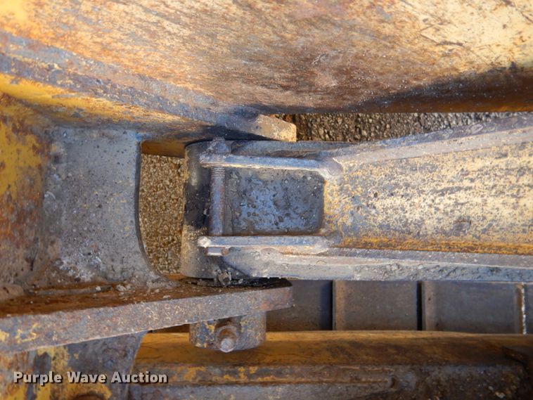 image for item DN1245 2000 John Deere 450H  dozer