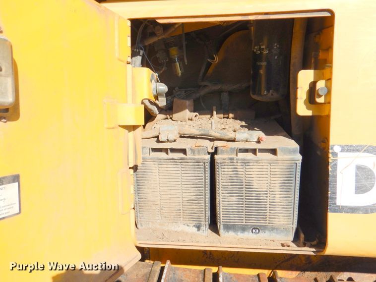 image for item DN1245 2000 John Deere 450H  dozer