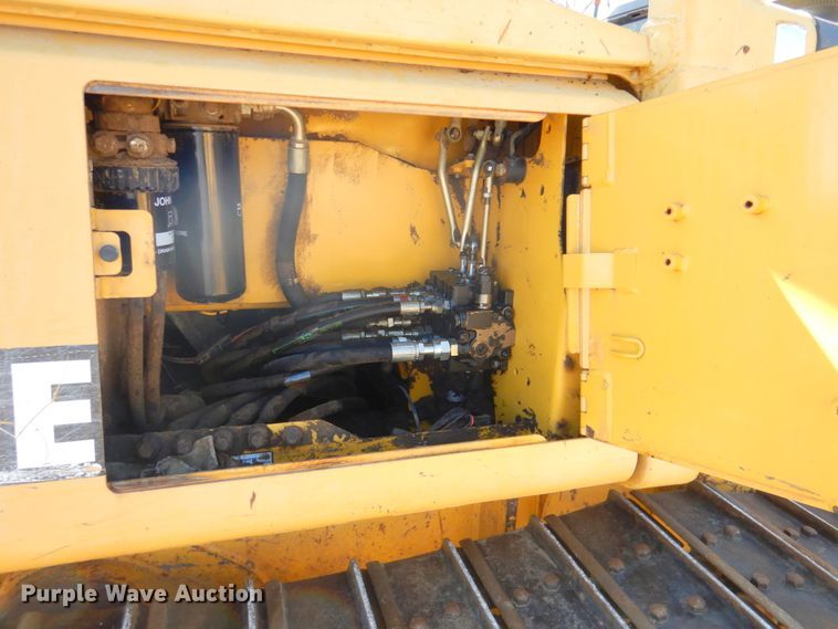 image for item DN1245 2000 John Deere 450H  dozer