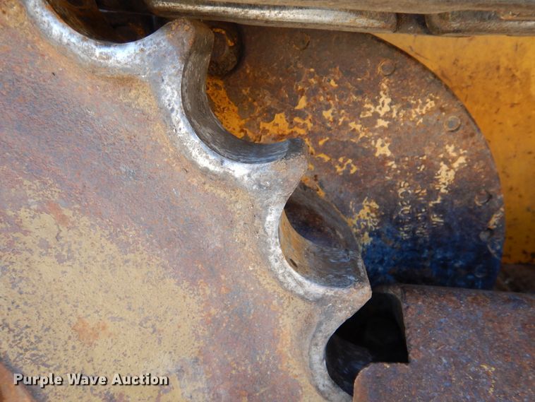 image for item DN1245 2000 John Deere 450H  dozer