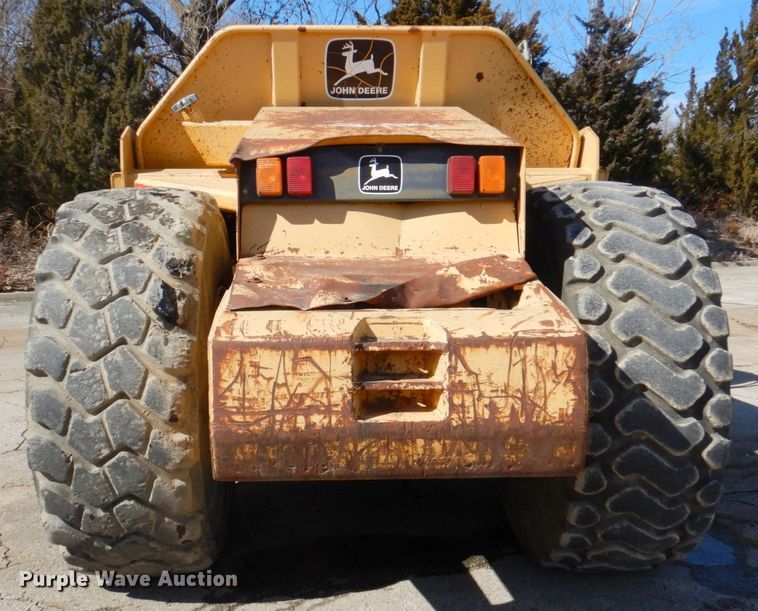 image for item DN1247 1996 John Deere 762B II  elevating scraper