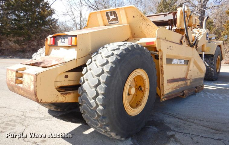 image for item DN1247 1996 John Deere 762B II  elevating scraper