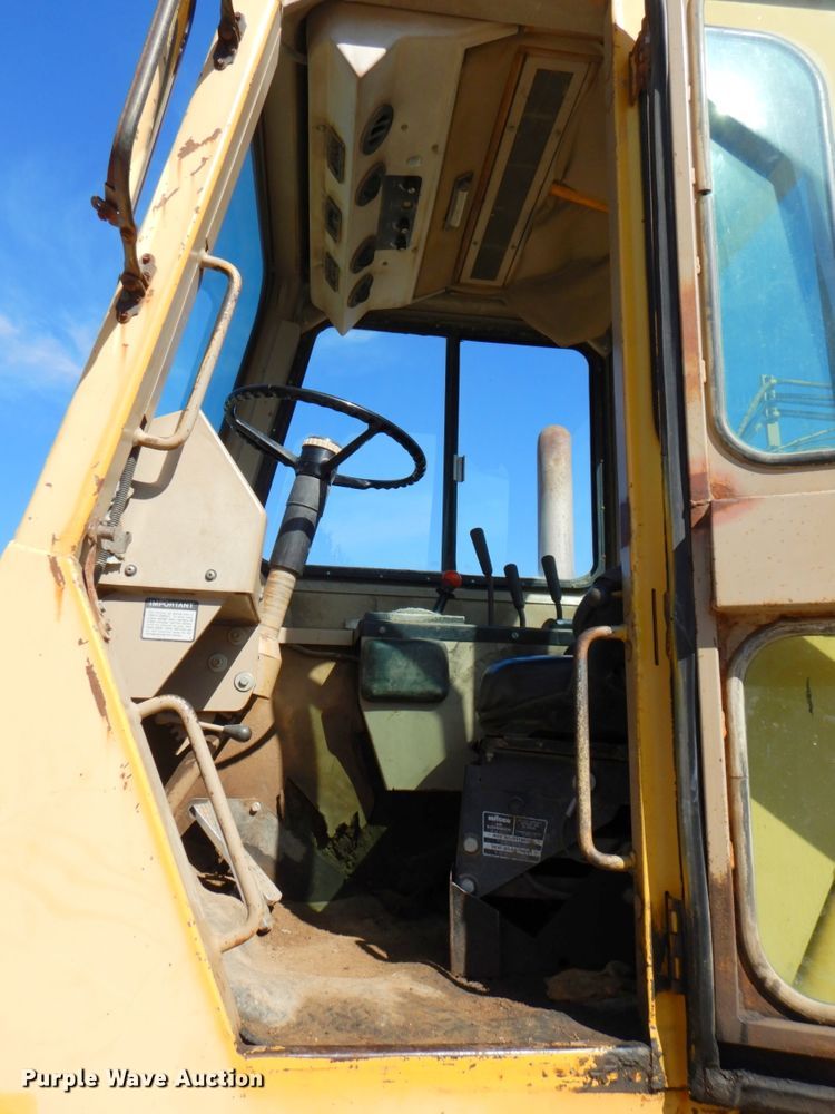 image for item DN1247 1996 John Deere 762B II  elevating scraper