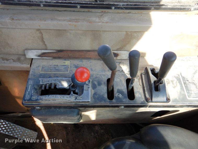 image for item DN1247 1996 John Deere 762B II  elevating scraper