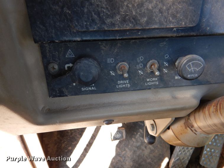 image for item DN1247 1996 John Deere 762B II  elevating scraper