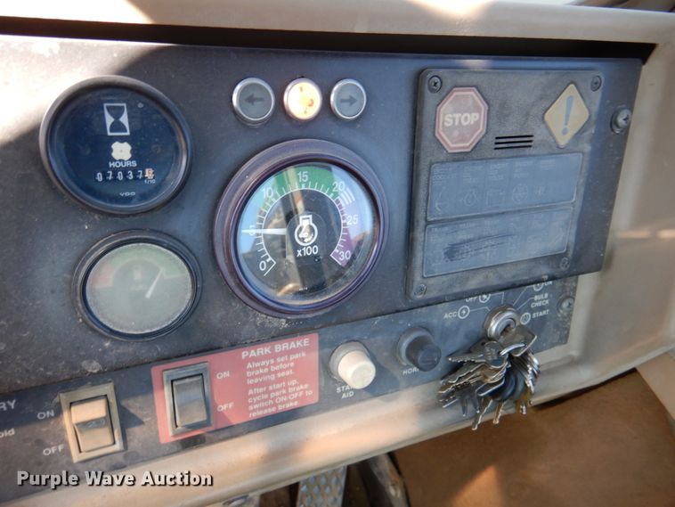 image for item DN1247 1996 John Deere 762B II  elevating scraper