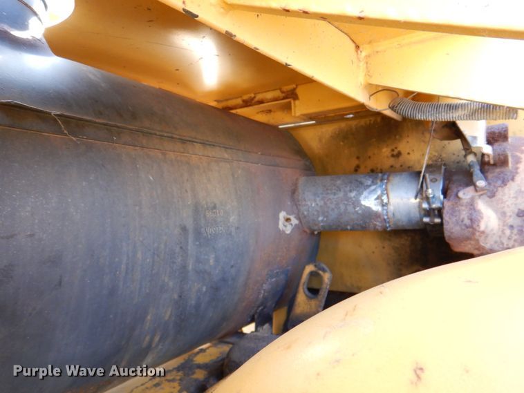 image for item DN1247 1996 John Deere 762B II  elevating scraper