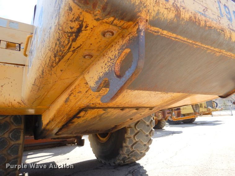 image for item DN1247 1996 John Deere 762B II  elevating scraper