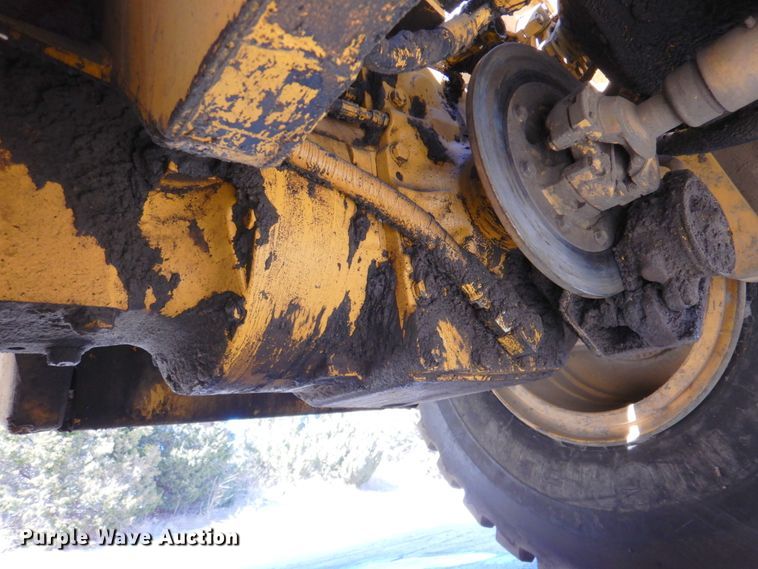 image for item DN1247 1996 John Deere 762B II  elevating scraper