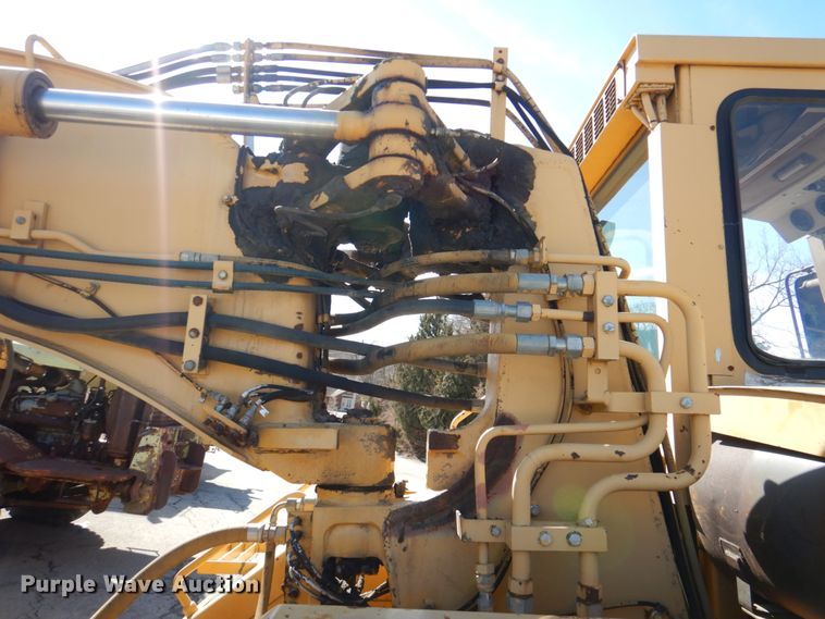 image for item DN1247 1996 John Deere 762B II  elevating scraper