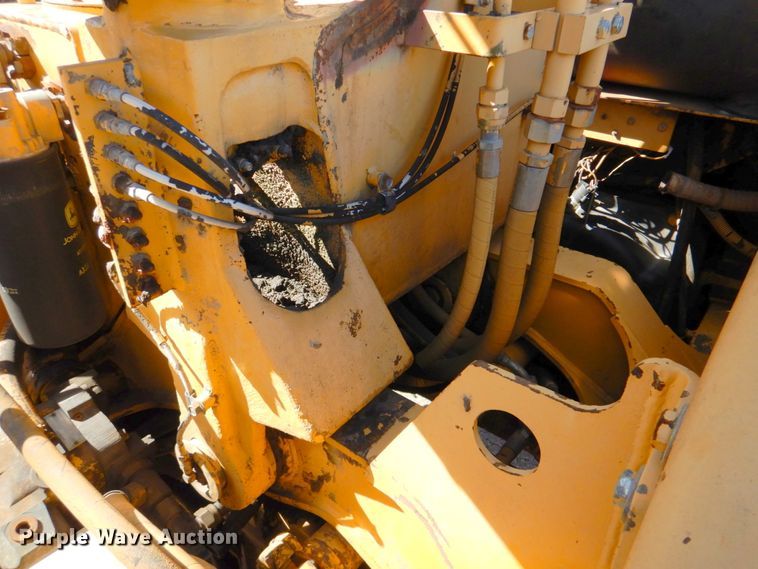 image for item DN1247 1996 John Deere 762B II  elevating scraper