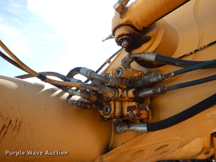 image for item DN1247 1996 John Deere 762B II  elevating scraper