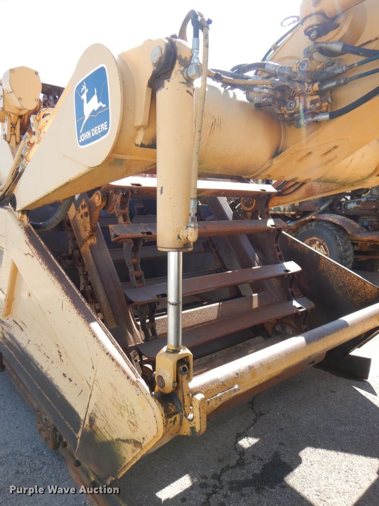 image for item DN1247 1996 John Deere 762B II  elevating scraper