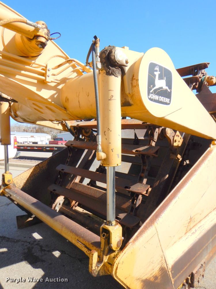 image for item DN1247 1996 John Deere 762B II  elevating scraper