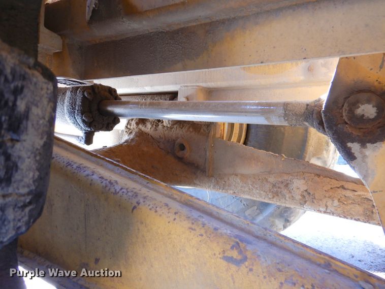 image for item DN1247 1996 John Deere 762B II  elevating scraper