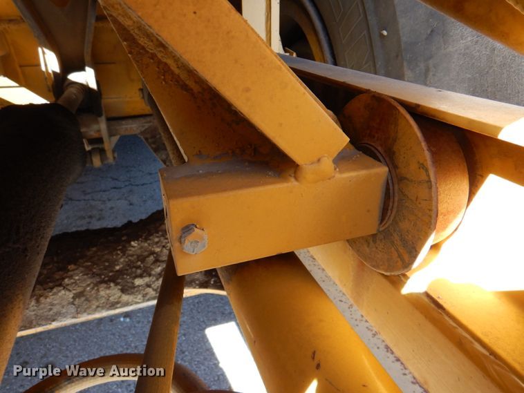 image for item DN1247 1996 John Deere 762B II  elevating scraper