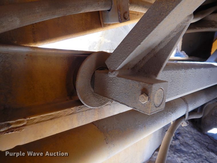 image for item DN1247 1996 John Deere 762B II  elevating scraper