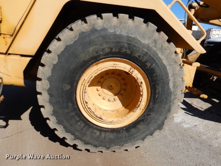 image for item DN1247 1996 John Deere 762B II  elevating scraper