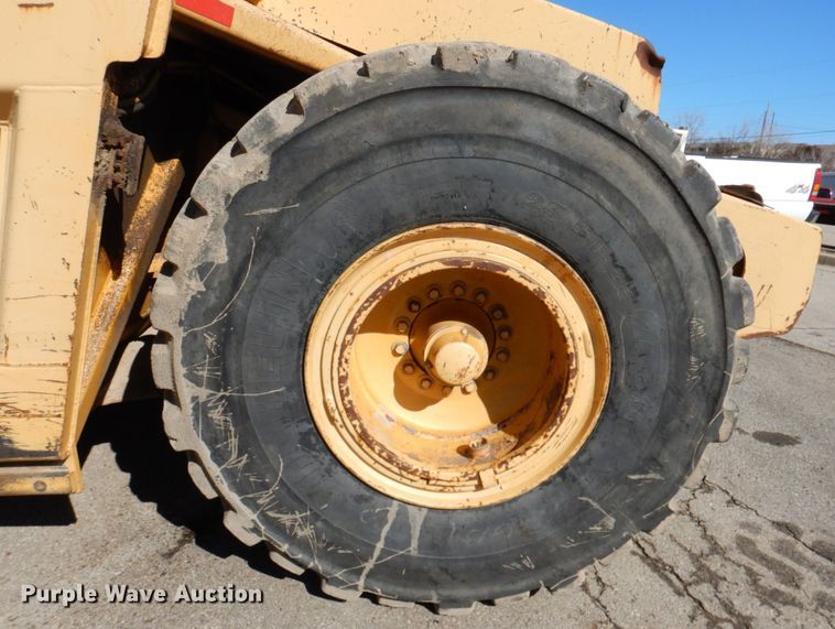 image for item DN1247 1996 John Deere 762B II  elevating scraper