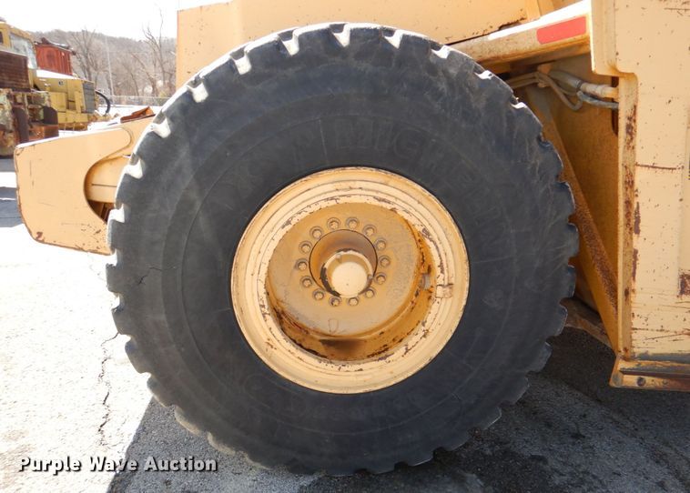 image for item DN1247 1996 John Deere 762B II  elevating scraper