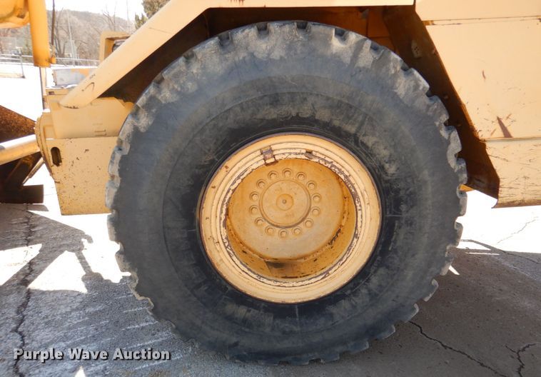 image for item DN1247 1996 John Deere 762B II  elevating scraper