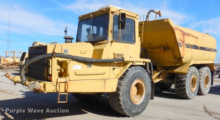 image for item DN1249 1988 Caterpillar D250B  water wagon