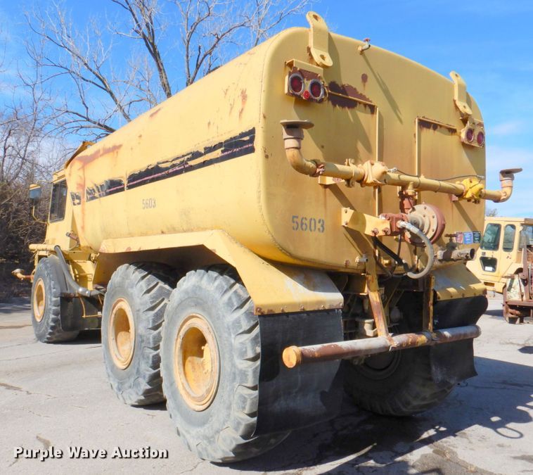 image for item DN1249 1988 Caterpillar D250B  water wagon