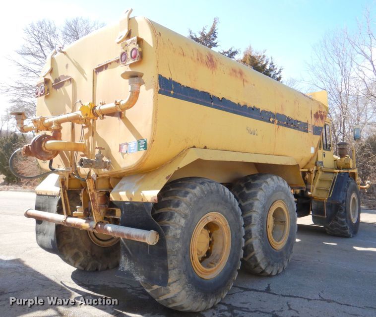 image for item DN1249 1988 Caterpillar D250B  water wagon