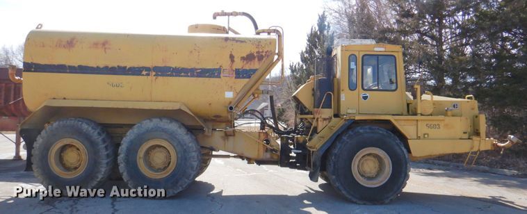 image for item DN1249 1988 Caterpillar D250B  water wagon