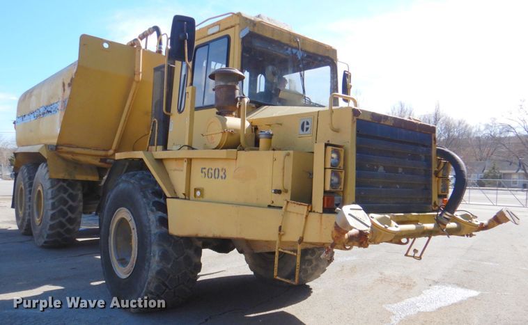 image for item DN1249 1988 Caterpillar D250B  water wagon