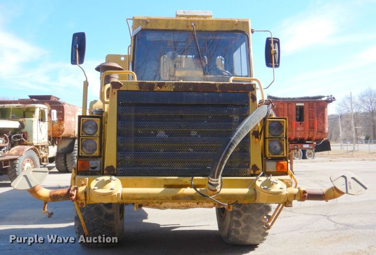 image for item DN1249 1988 Caterpillar D250B  water wagon