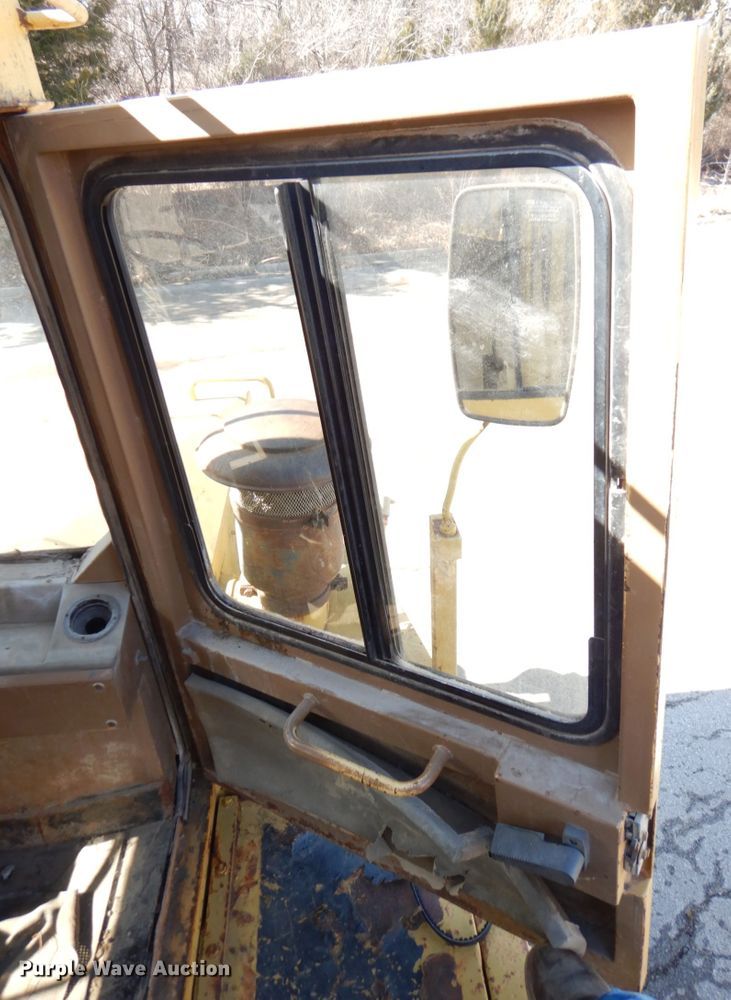 image for item DN1249 1988 Caterpillar D250B  water wagon