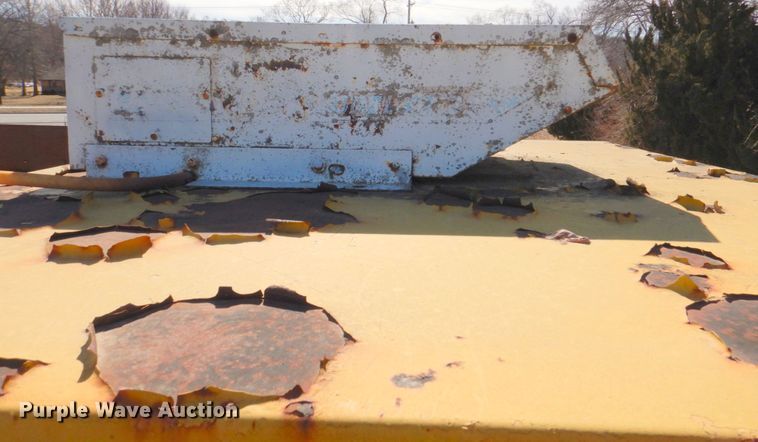 image for item DN1249 1988 Caterpillar D250B  water wagon