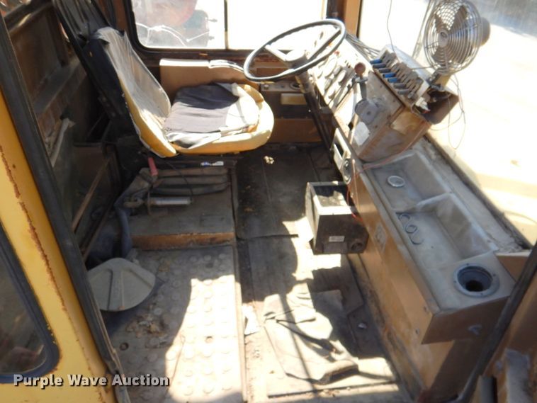 image for item DN1249 1988 Caterpillar D250B  water wagon