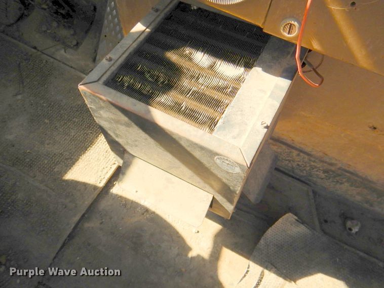 image for item DN1249 1988 Caterpillar D250B  water wagon