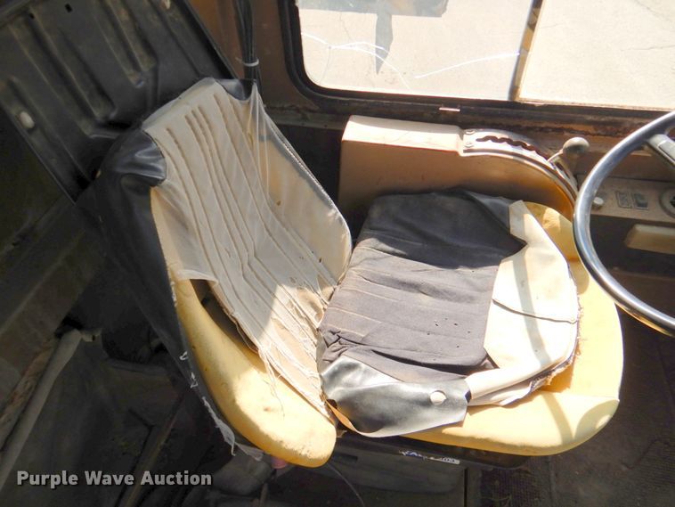 image for item DN1249 1988 Caterpillar D250B  water wagon