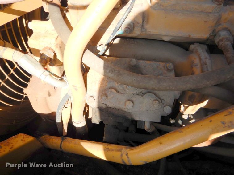 image for item DN1249 1988 Caterpillar D250B  water wagon