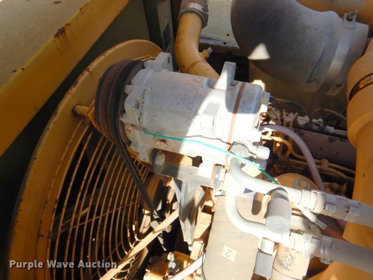 image for item DN1249 1988 Caterpillar D250B  water wagon