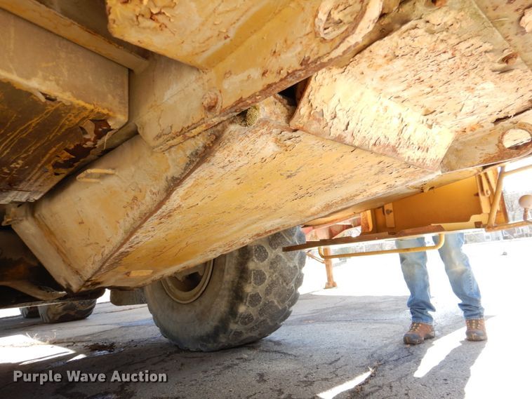 image for item DN1249 1988 Caterpillar D250B  water wagon