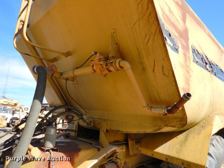 image for item DN1249 1988 Caterpillar D250B  water wagon