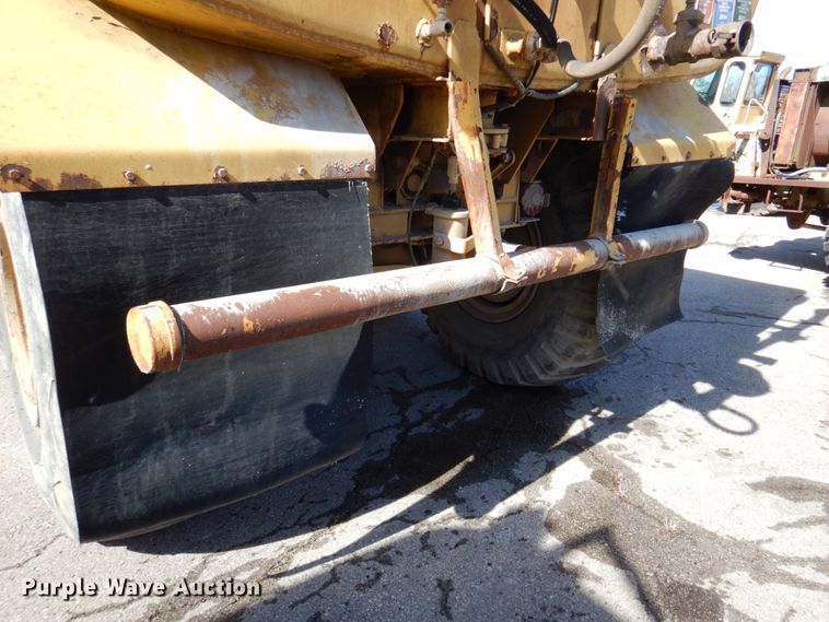 image for item DN1249 1988 Caterpillar D250B  water wagon