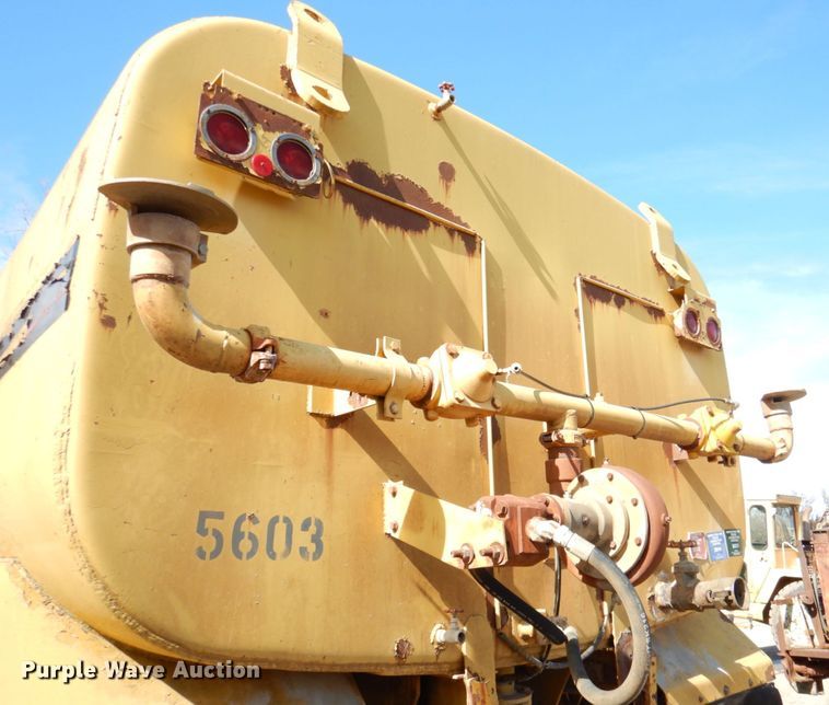 image for item DN1249 1988 Caterpillar D250B  water wagon