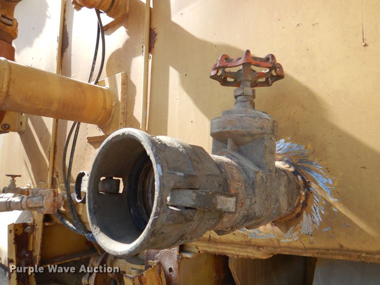 image for item DN1249 1988 Caterpillar D250B  water wagon