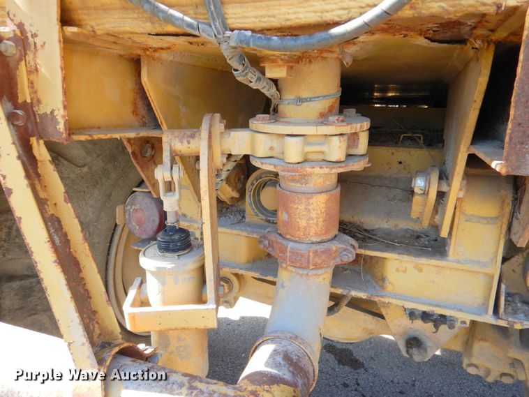 image for item DN1249 1988 Caterpillar D250B  water wagon