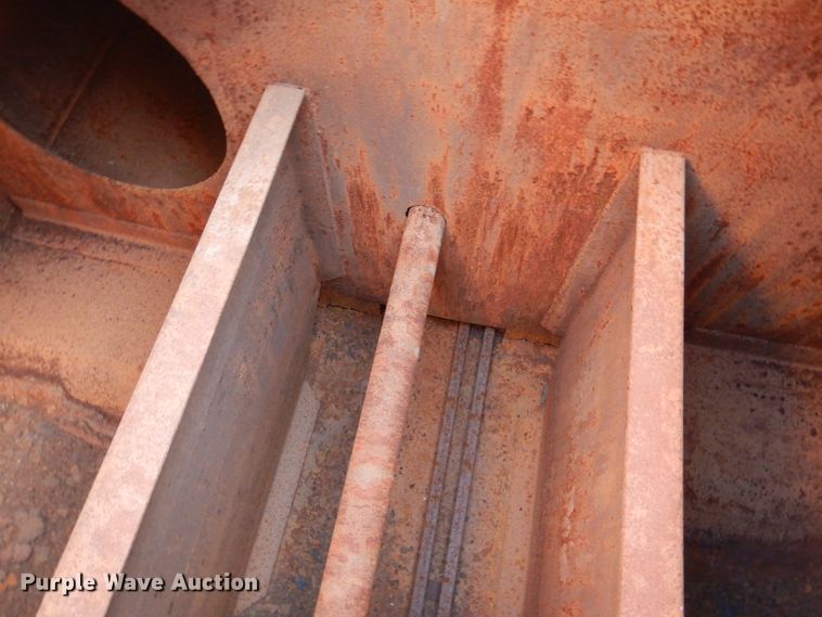 image for item DN1249 1988 Caterpillar D250B  water wagon