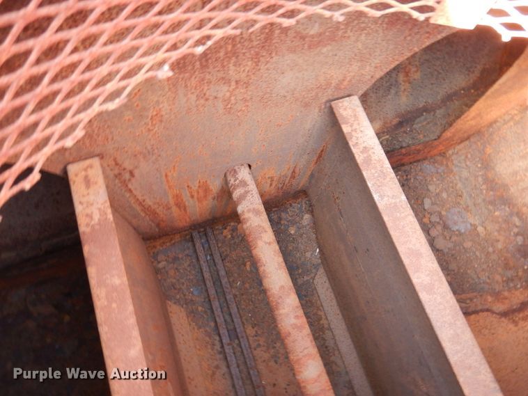 image for item DN1249 1988 Caterpillar D250B  water wagon