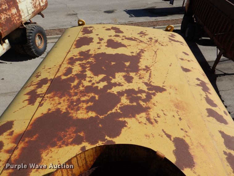 image for item DN1249 1988 Caterpillar D250B  water wagon