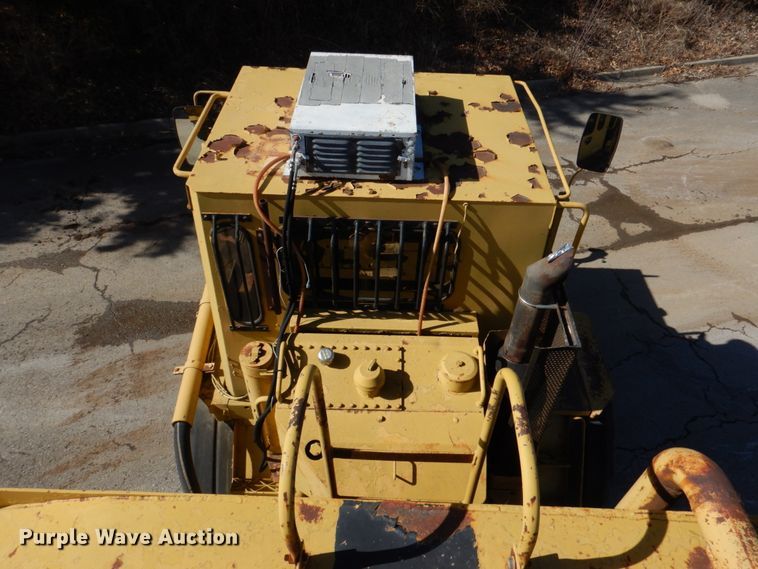 image for item DN1249 1988 Caterpillar D250B  water wagon